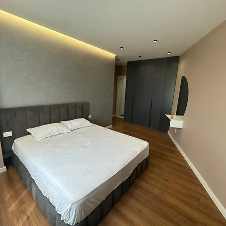 Swanky * Τίρανα