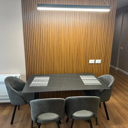 Swanky Τίρανα